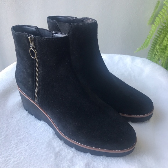 Vionic Hazal Black suede leather lug sole wedge Zip up Ankle booties Siz…